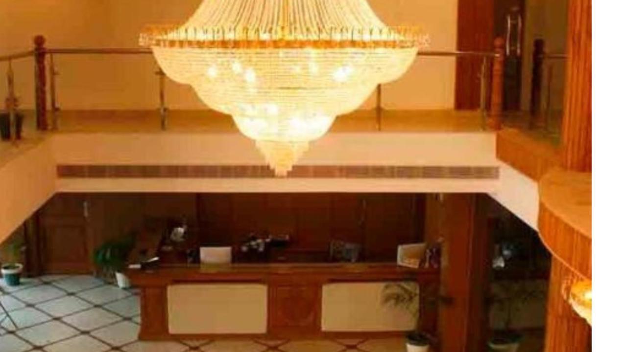 Hotel Padmini Palace Rāni Pokhri Buitenkant foto