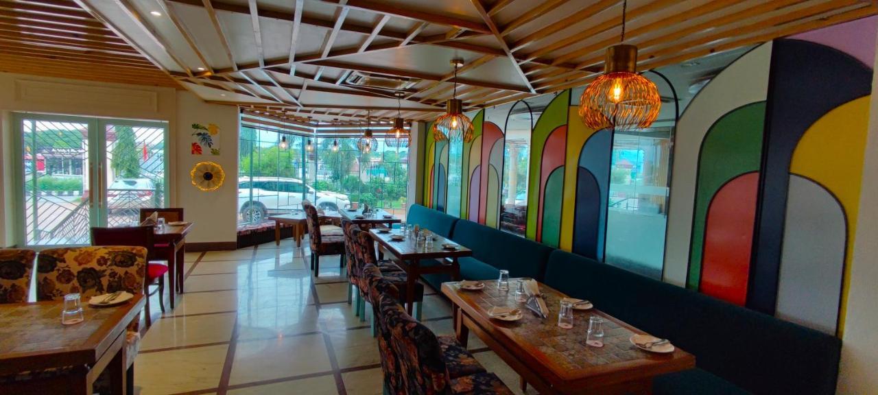 Hotel Padmini Palace Rāni Pokhri Buitenkant foto