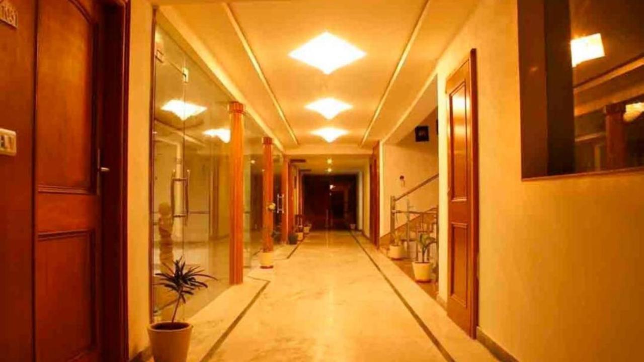 Hotel Padmini Palace Rāni Pokhri Buitenkant foto