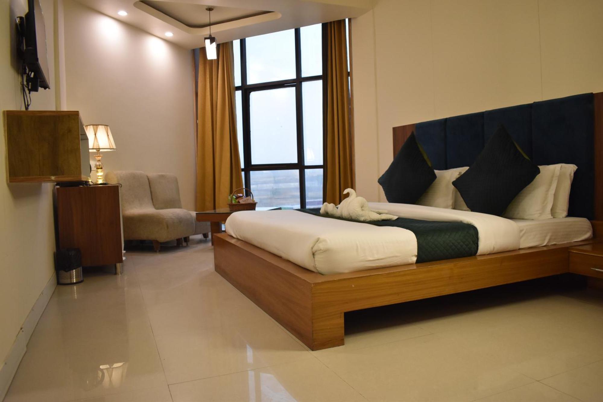Hotel Padmini Palace Rāni Pokhri Buitenkant foto