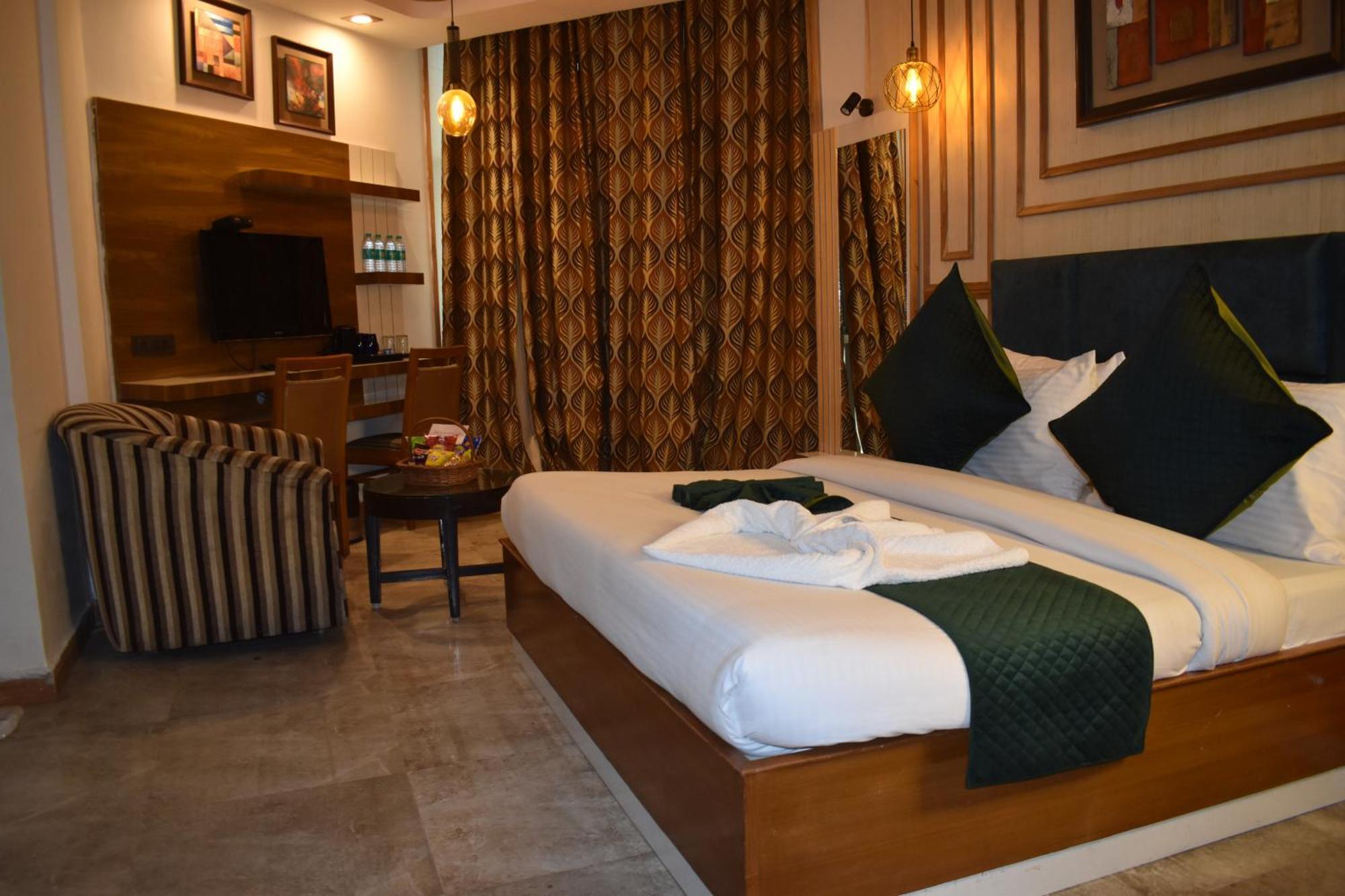 Hotel Padmini Palace Rāni Pokhri Buitenkant foto