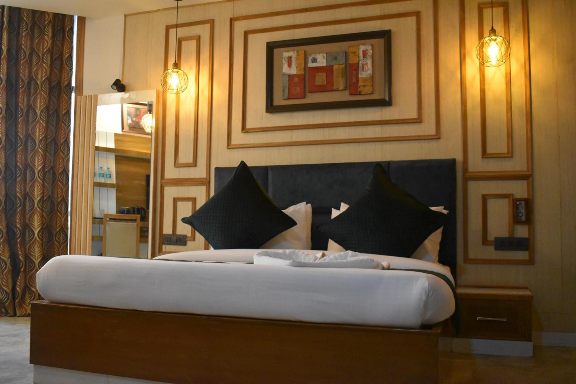 Hotel Padmini Palace Rāni Pokhri Buitenkant foto