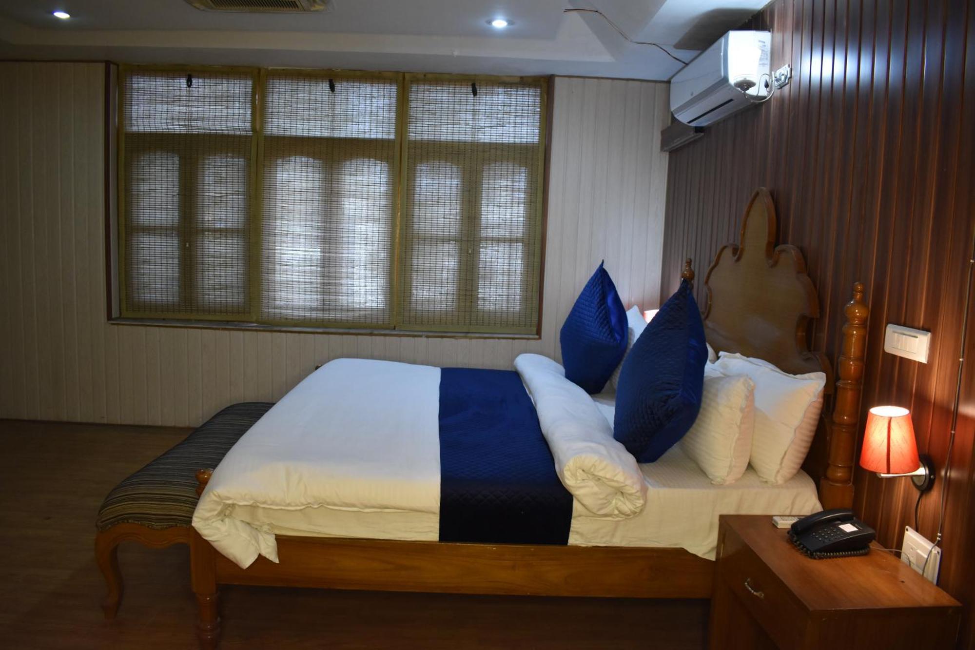 Hotel Padmini Palace Rāni Pokhri Buitenkant foto