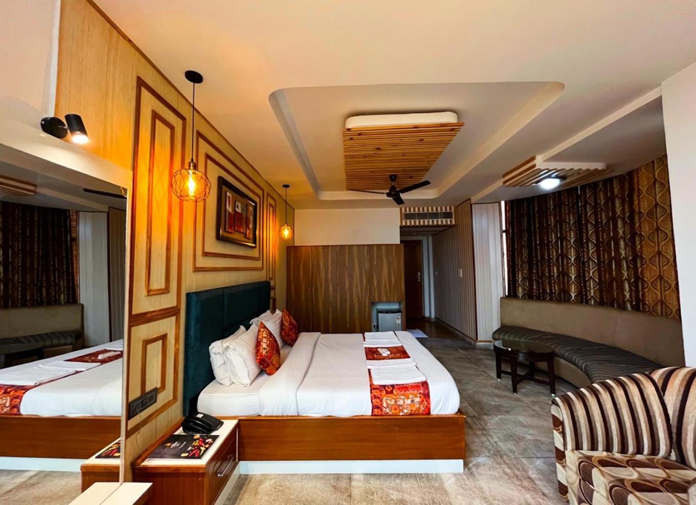 Hotel Padmini Palace Rāni Pokhri Buitenkant foto