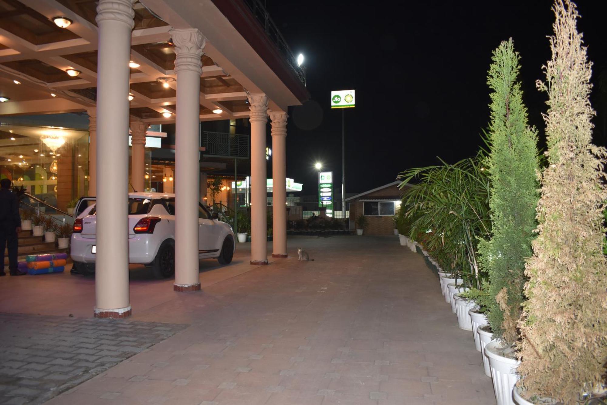 Hotel Padmini Palace Rāni Pokhri Buitenkant foto